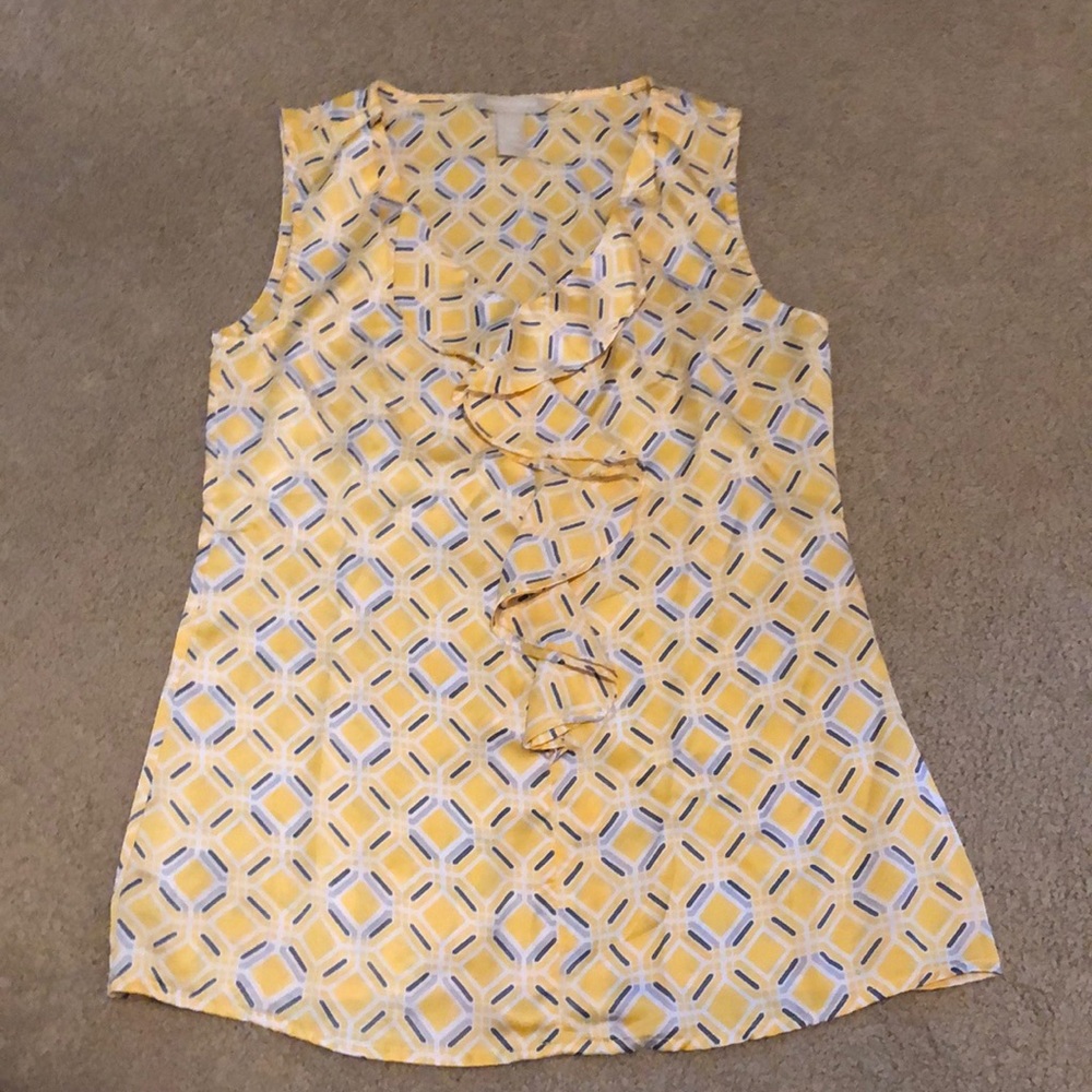 Cute ruffle sleeveless shirt